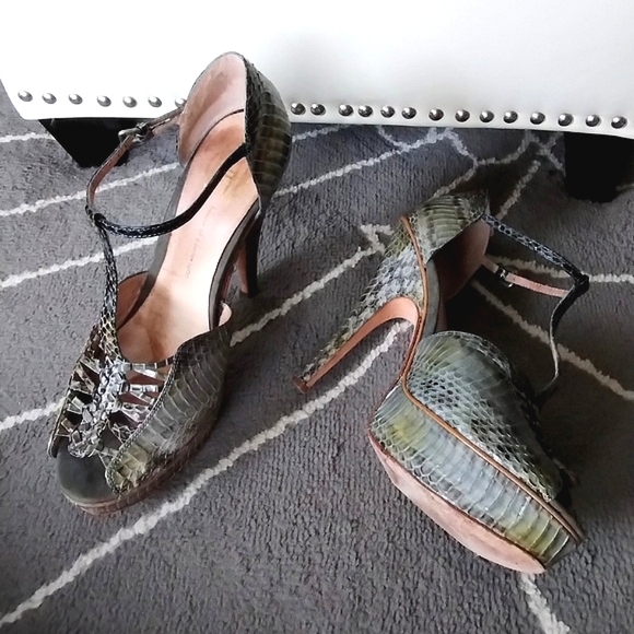 Embossed Green Snake Python Print T Strap Platform Heels by House of Harlow - Picture 6 of 15